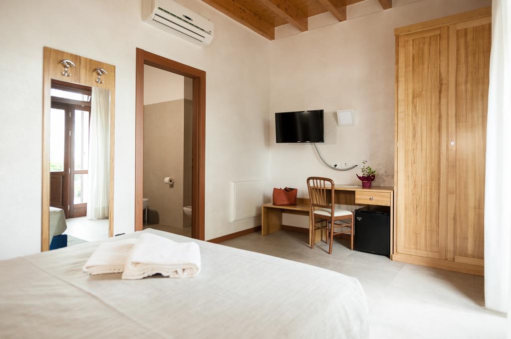 Agriturismo B&B Corte Tonolli Valeggio sul Mincio Oda fotoğraf